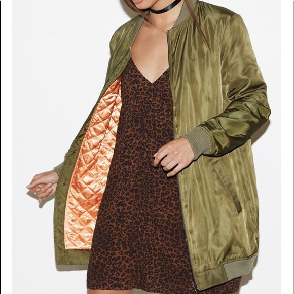 Kendall & Kylie Green Bomber - Picture 1 of 3